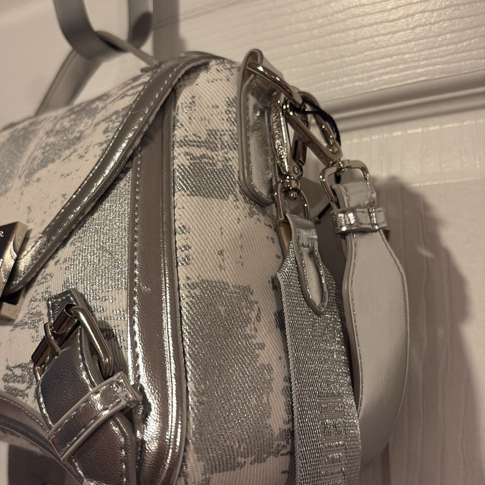 BNWT STEVE MADDEN Silver Women's Crossbody Bag - Picture 2 of 13